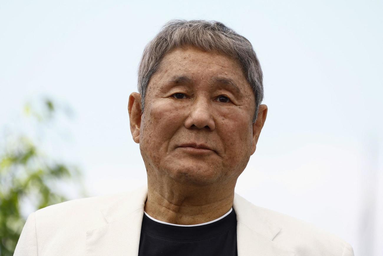 カンヌ国際映画祭　ポーズをとる北野武監督（ロイター）