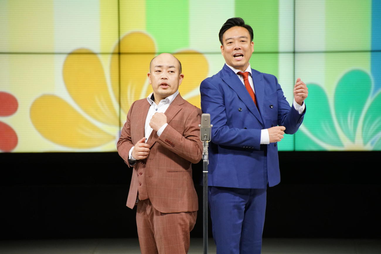 本拠地の大阪・なんばグランド花月へ、凱旋（がいせん）出演したギャロップ