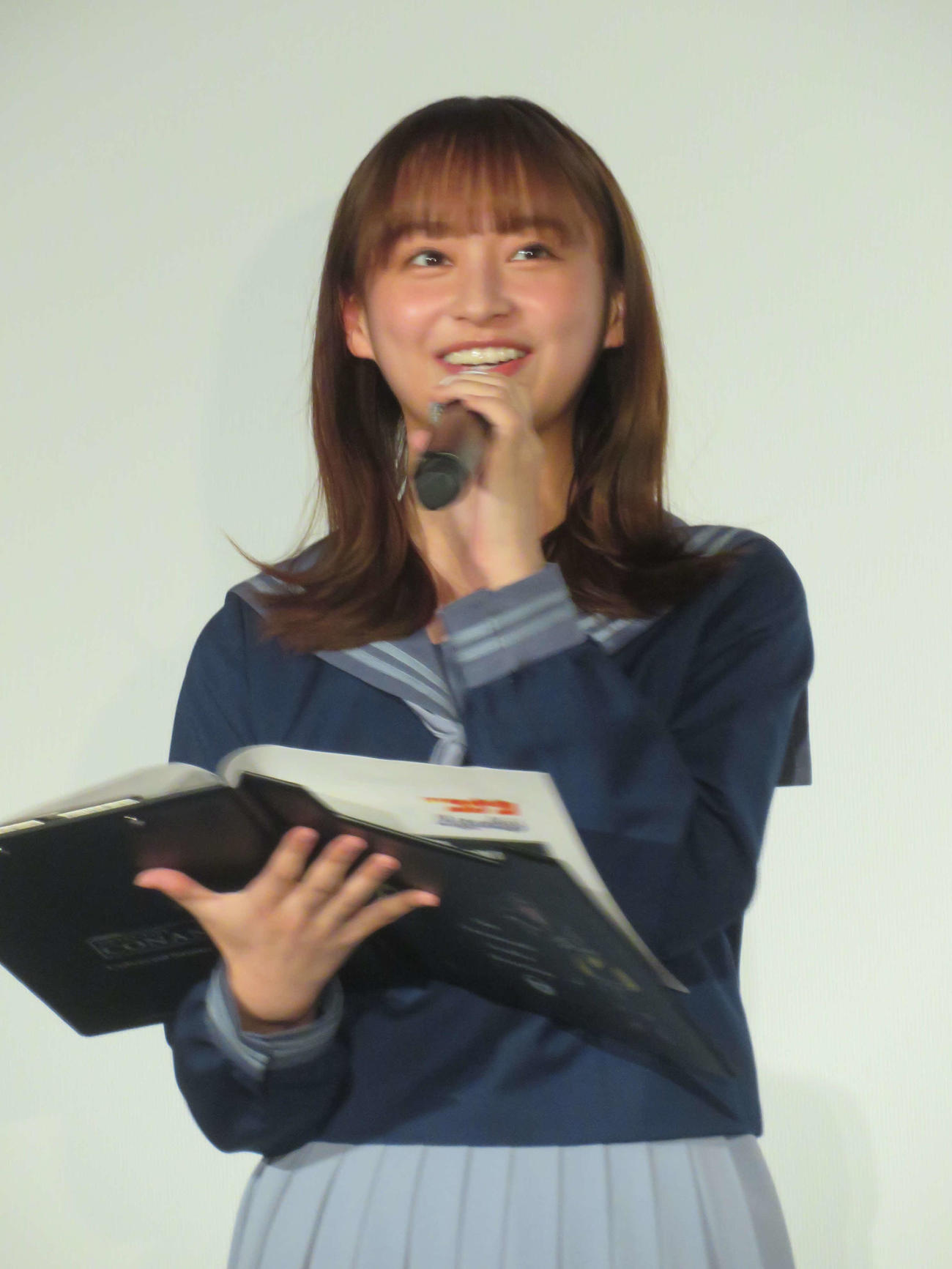 「名探偵コナン　黒鉄の魚影」プレミアムトークイベントで司会を務める影山優佳（撮影・村上幸将）