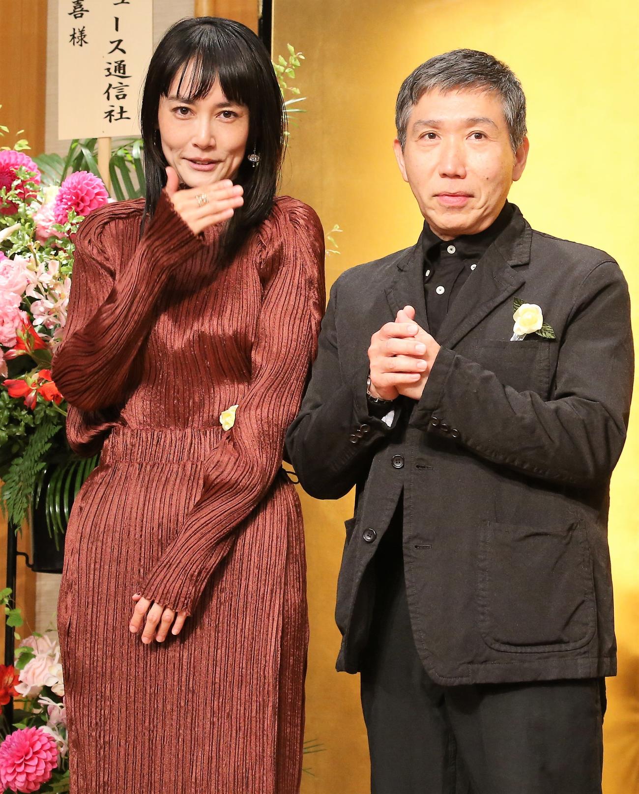 向田邦子賞贈賞式に出席する菊地凛子、梶原善