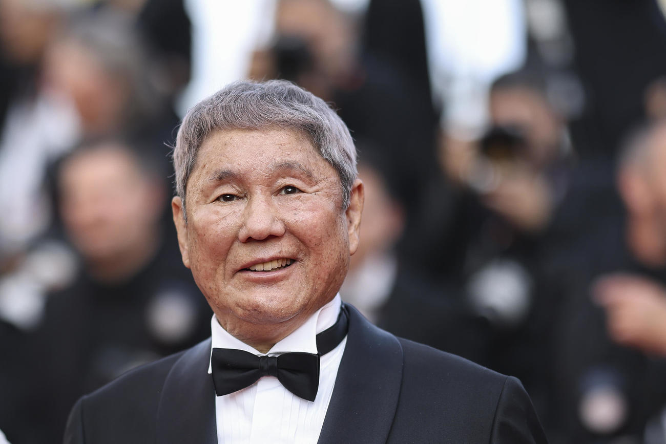 カンヌ国際映画祭　ポーズをとる北野武監督（AP）