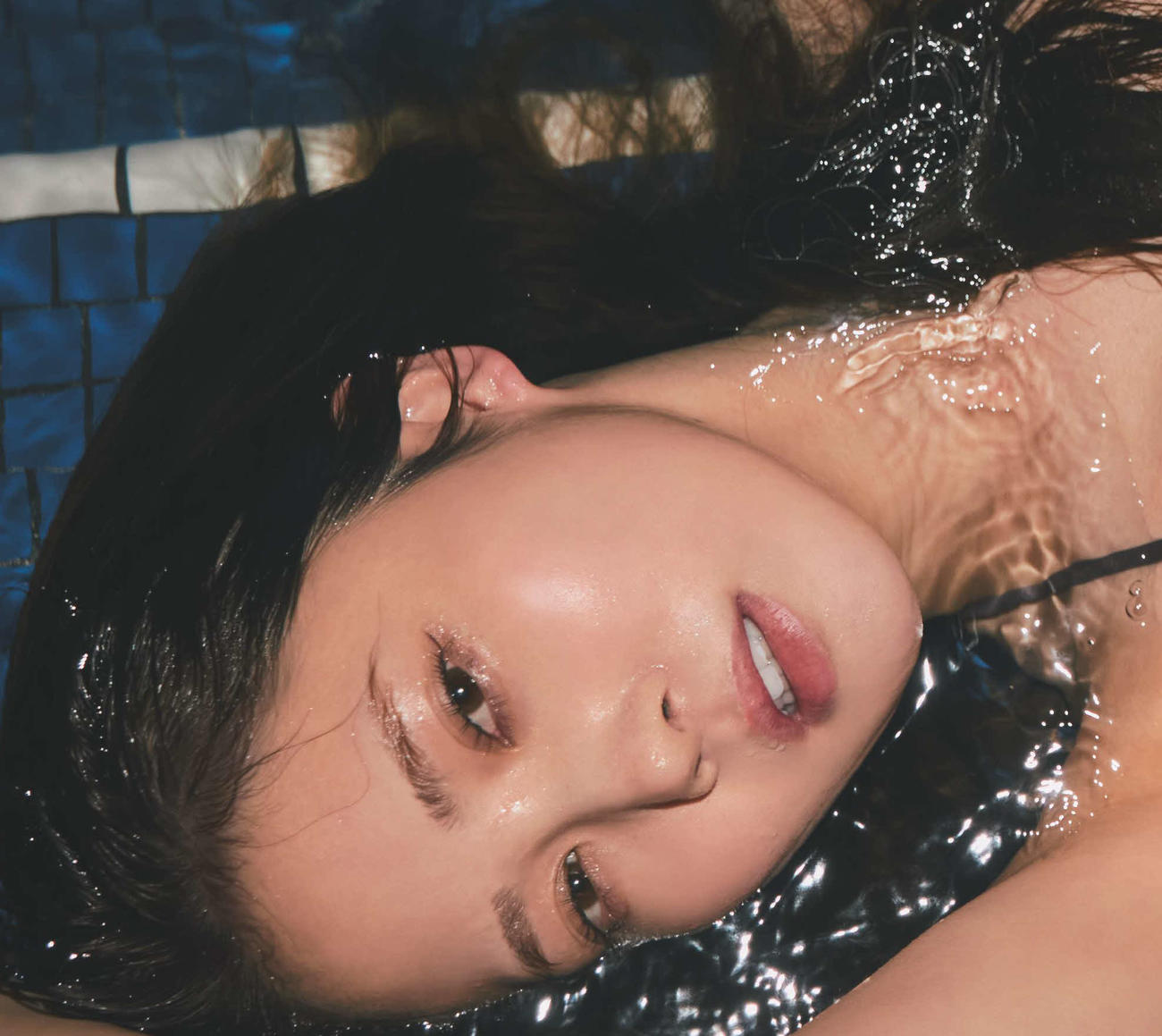 日向坂46加藤史帆ファースト写真集の先行カット（三瓶康友氏撮影）