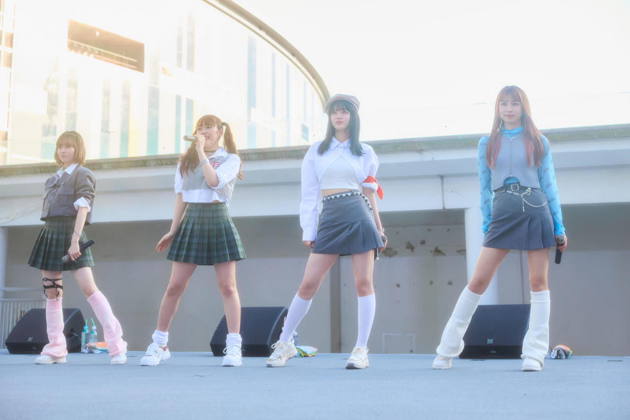 シングル「Chance×Change」リリース決定ミニライブを開催した＠onefive。左からMOMO、KANO、SOYO、GUMI