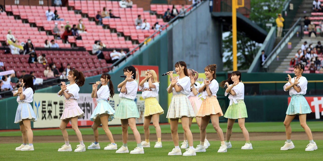 楽天対ロッテ　試合後、ライブでパフォーマンスを披露する＝LOVE（2023年5月撮影）