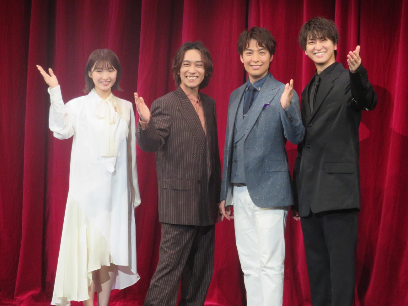 イベントに出演した、左から井上小百合、平間壮一、海宝直人、相葉裕樹