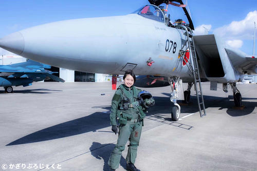 F－15に搭乗した元自衛官タレントかざり