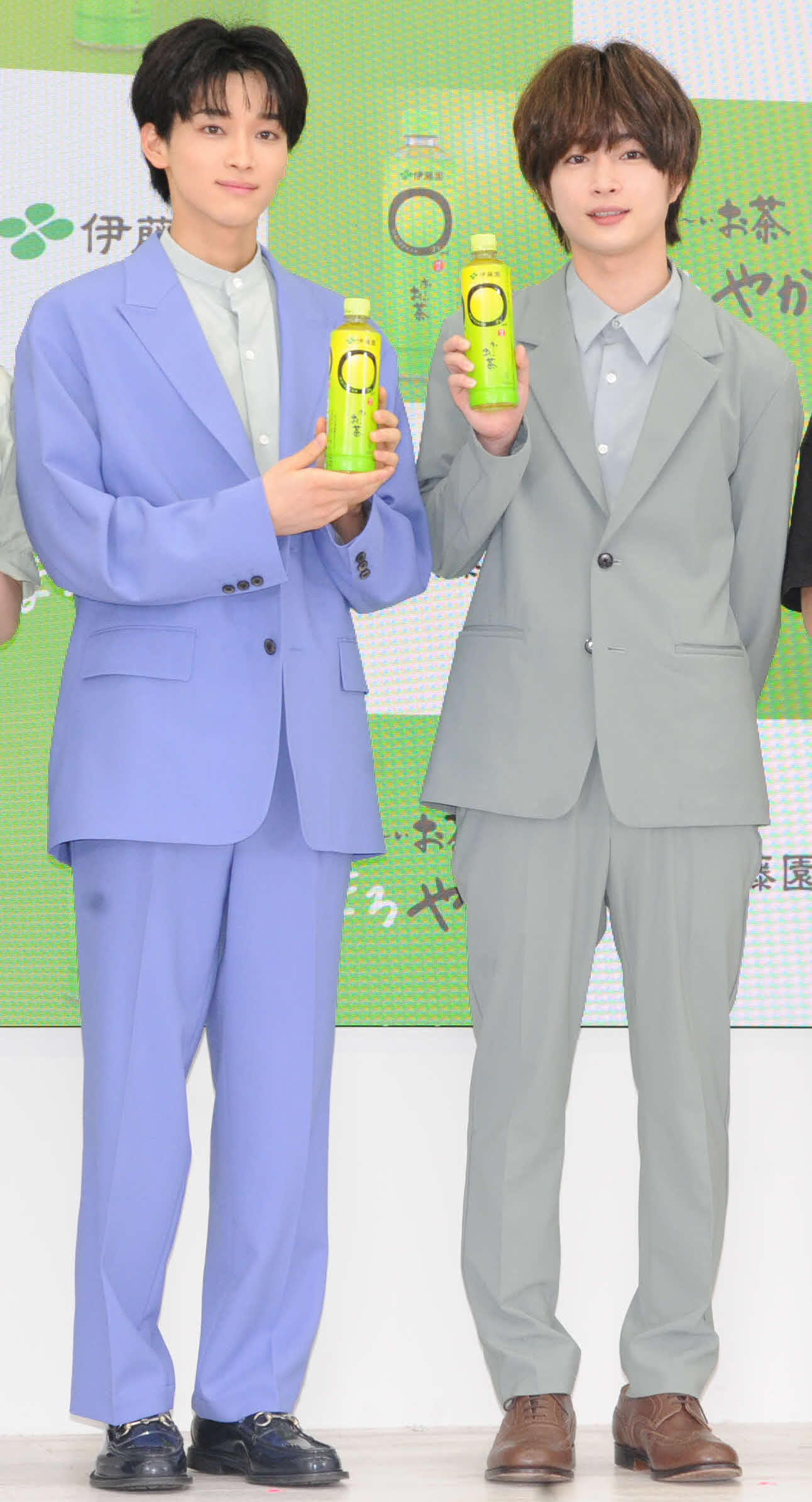 伊藤園の「お～いお茶　○やか」新商品・新CM発表イベントに出席した曽田陵介（右）と松本怜生（撮影・松尾幸之介）