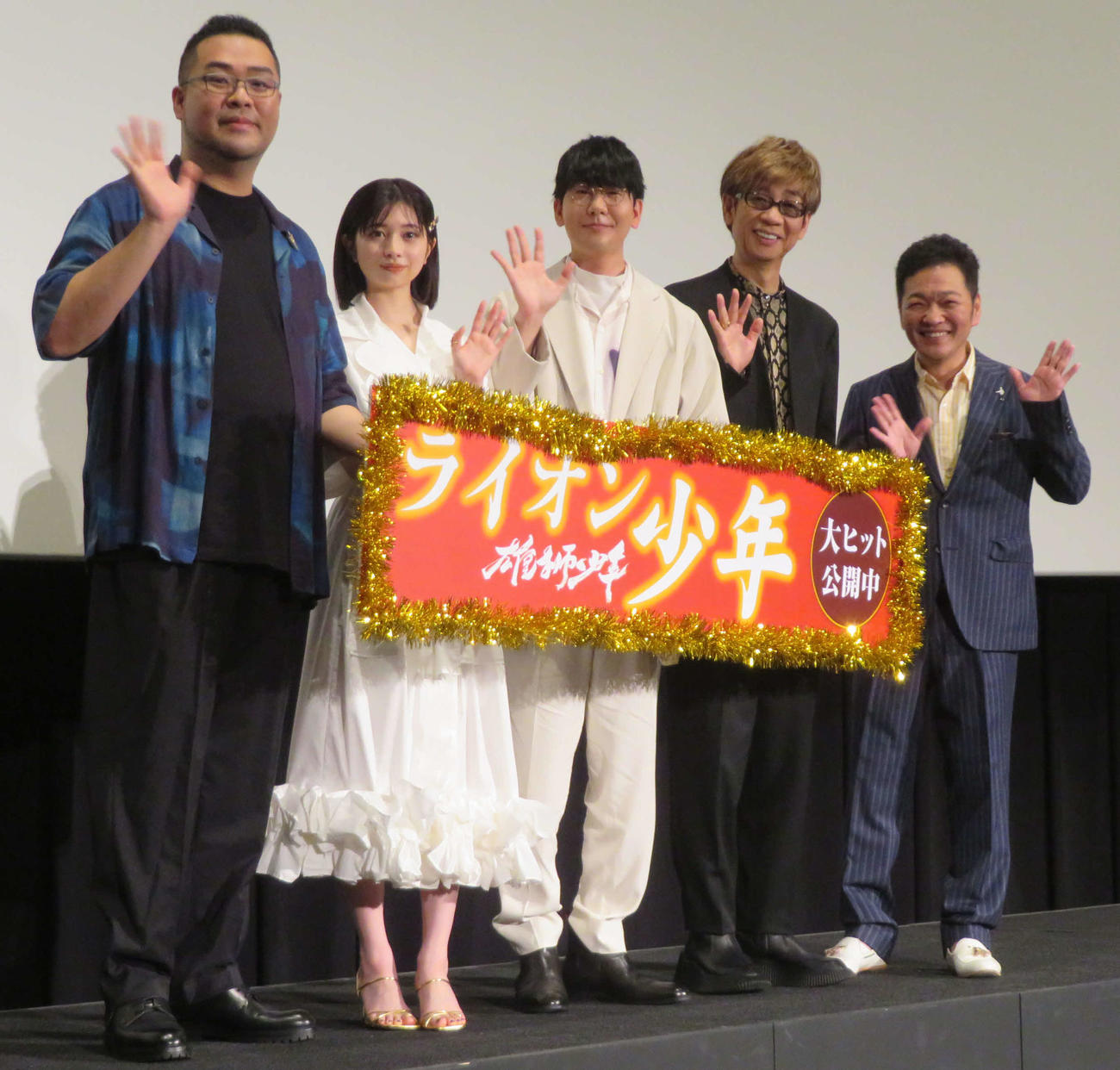 中国のCGアニメ映画「雄獅少年／ライオン少年」公開記念舞台あいさつに登壇した、左から落合福嗣、桜田ひより、花江夏樹、山寺宏一、山口勝平（撮影・村上幸将）