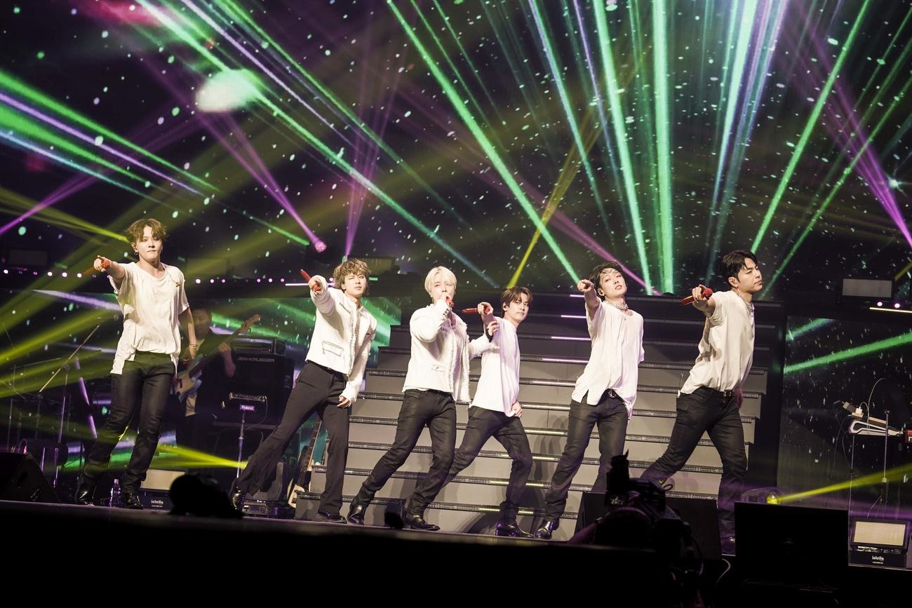 ライブを開催したiKON（上飯坂一氏撮影）