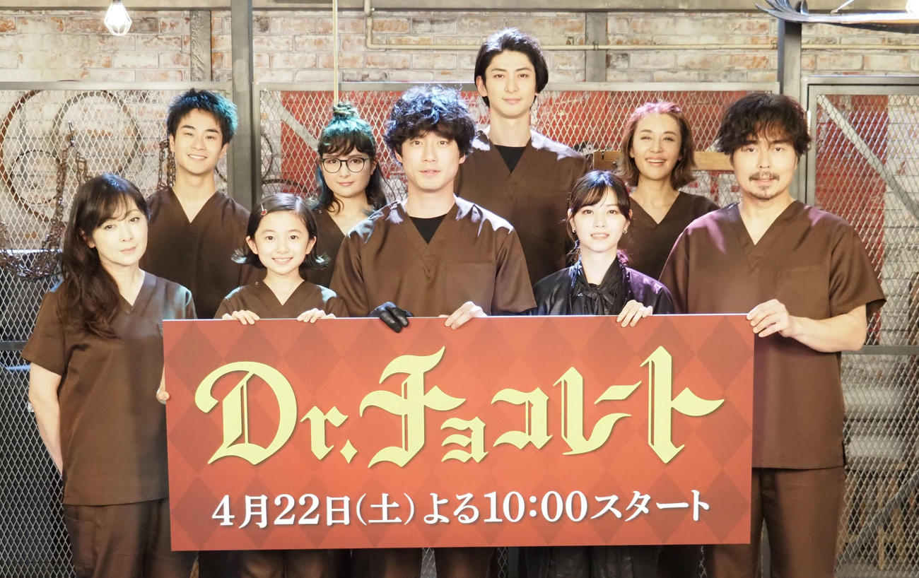 日テレ系ドラマ「Dr．チョコレート」に出演する坂口健太郎ら（2023年4月撮影）