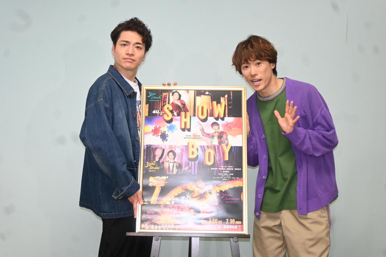 大阪市内で舞台「SHOW BOY」の取材会に出席したふぉ～ゆ～福田悠太（左）、越岡裕貴（撮影・松浦隆司）