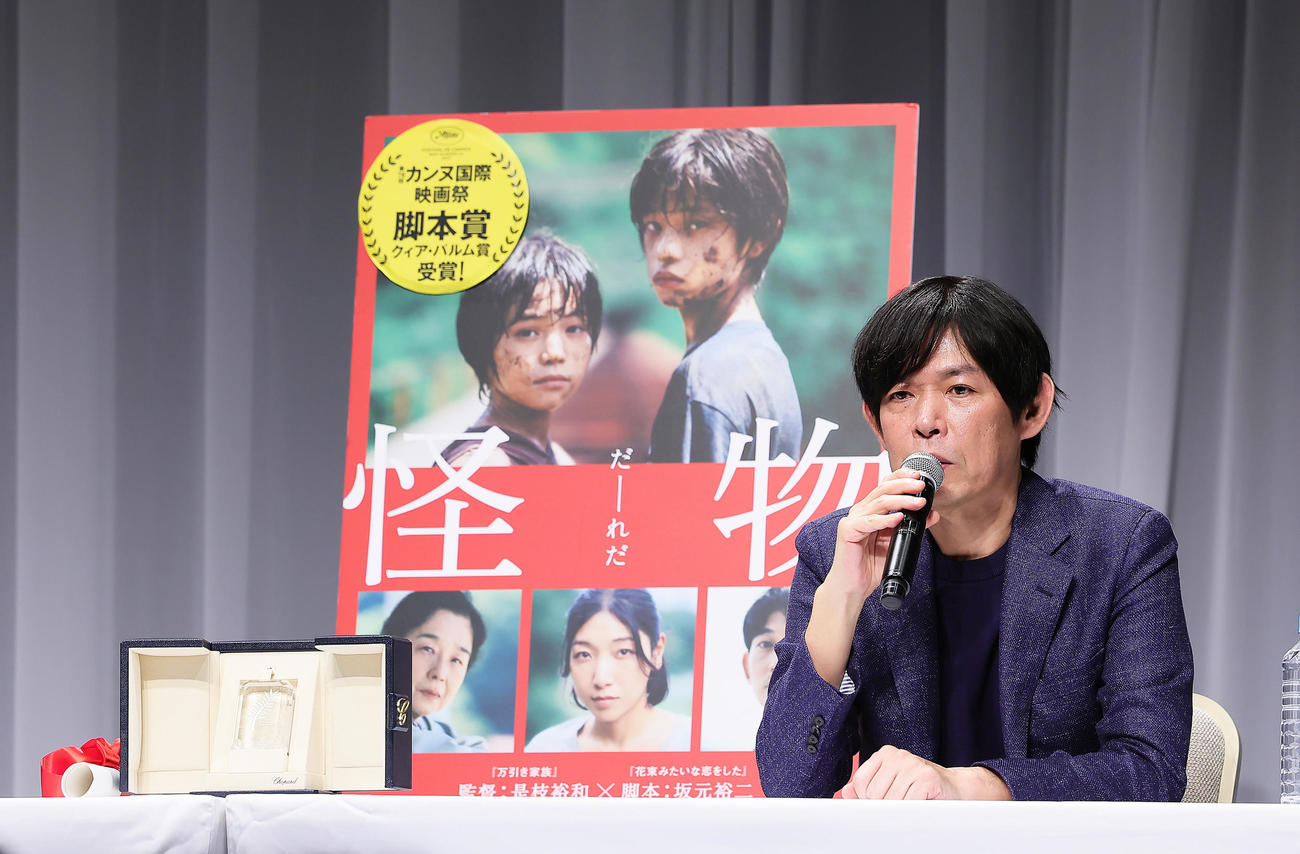 カンヌ国際映画祭「脚本賞」を受賞した喜びを語る坂元裕二氏（撮影・足立雅史）