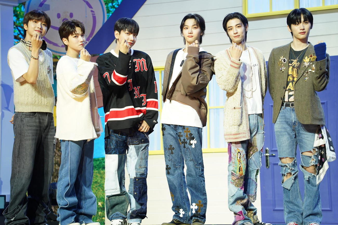 デビューしたBOYNEXTDOOR。左からWOONHAK、RIWOO、JAEHYUN、SUNGHO、LEEHAN、TAESAN（撮影・佐藤勝亮）