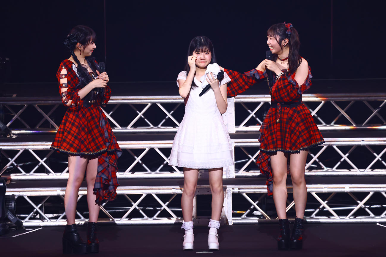 ハロー！プロジェクトのJuice＝Juice。結成10周年記念「Juice=Juice 10th ANNIVERSARY CONCERT TOUR　～10th Juice at BUDOKAN～」で新メンバー川嶋美楓（中央）が初登場