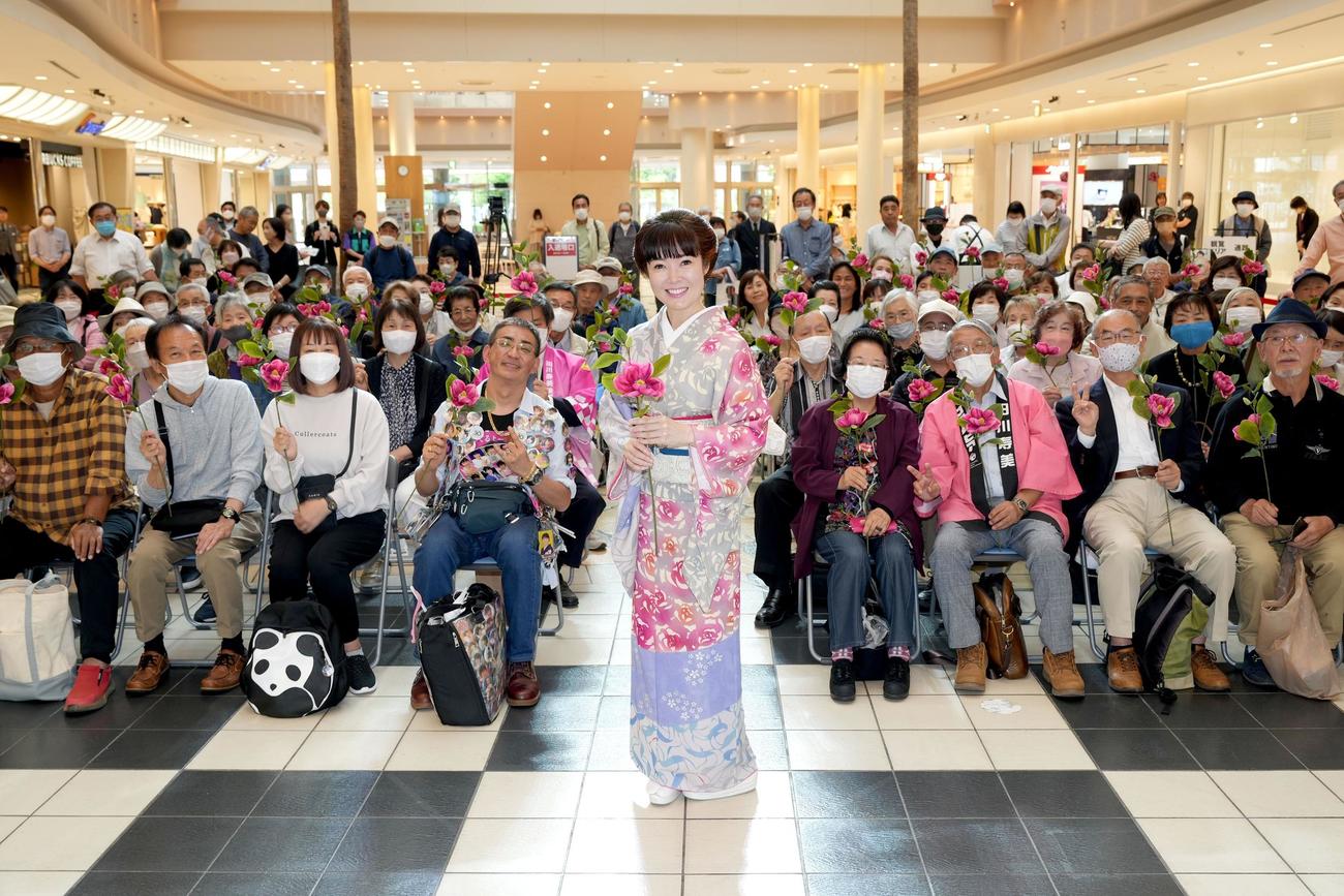 新曲の発売イベントを行った田川寿美