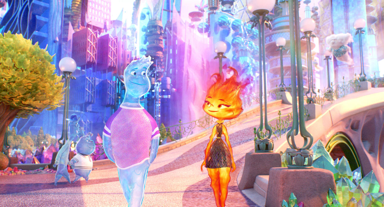 ディズニー＆ピクサーの最新作映画「マイ・エレメント」で玉森裕太が声を演じるウェイド（左）。右は川口春奈が演じるエンバー