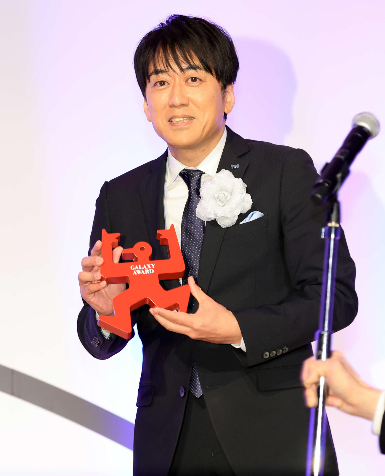 ギャラクシー賞のラジオ部門・DJパーソナリティ賞を受賞した安住紳一郎は笑顔（撮影・浅見桂子）