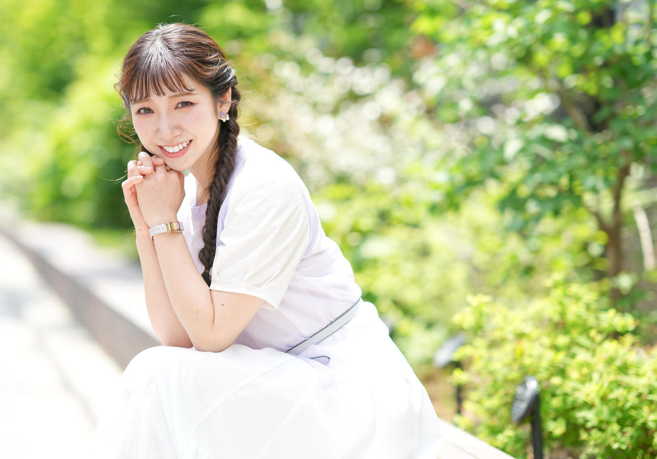 音楽座ミュージカル「泣かないで」に主演する森彩香はカメラに向かって優しくほほ笑む（撮影・鈴木みどり）