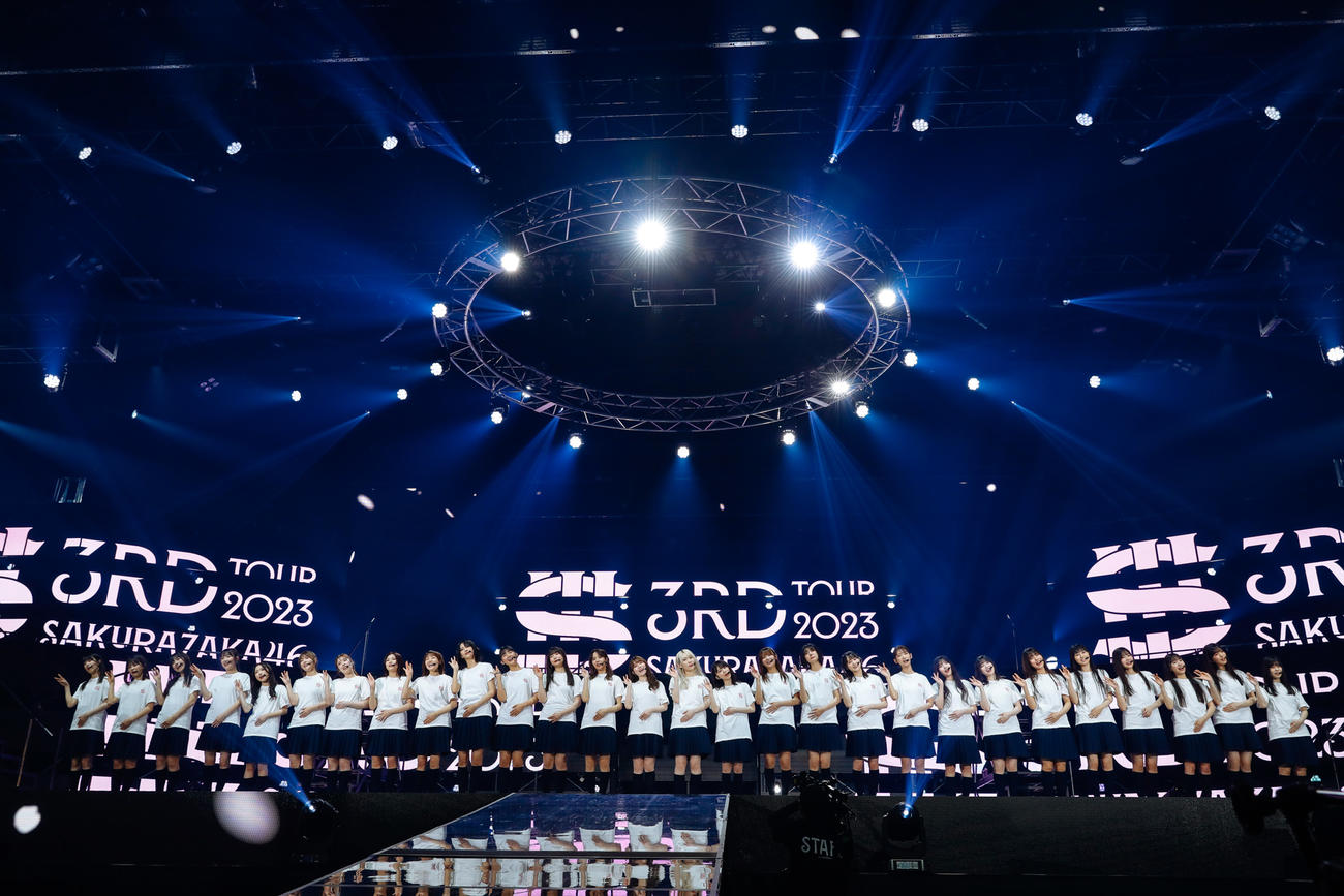 全国ツアーの千秋楽公演であいさつする櫻坂46（撮影・上山陽介氏）