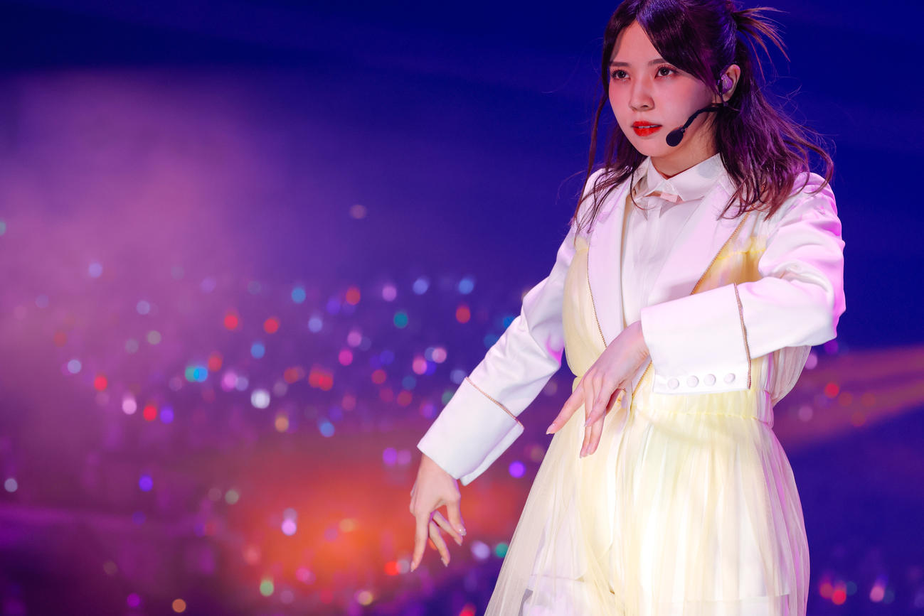 全国ツアーでパフォーマンスする櫻坂46小林由依（撮影・上山陽介氏）