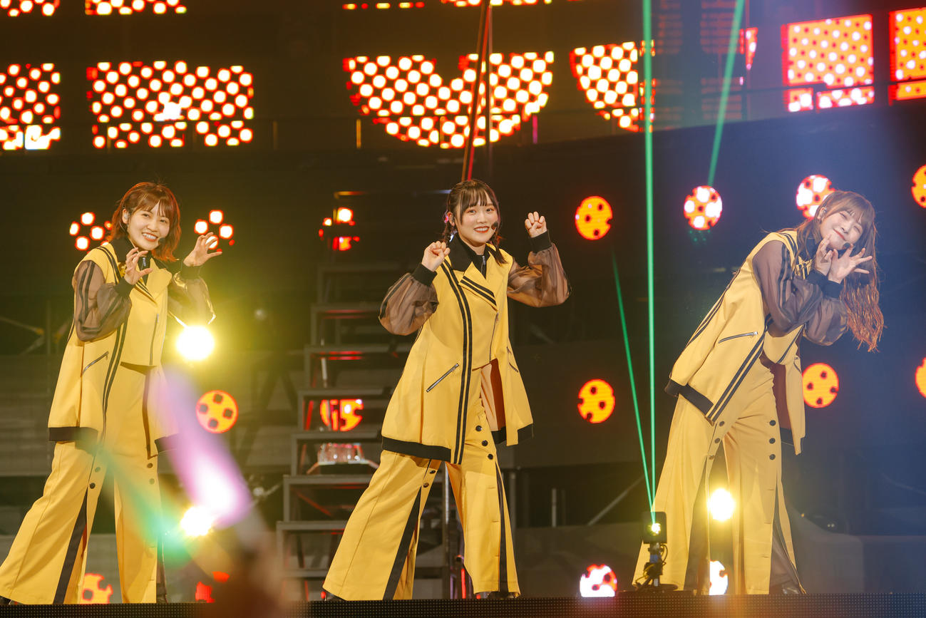 全国ツアーでパフォーマンスする櫻坂46（撮影・上山陽介氏）