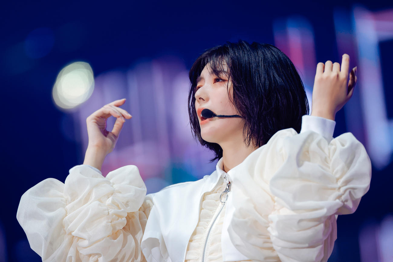 全国ツアーでパフォーマンスする櫻坂46藤吉夏鈴（撮影・上山陽介氏）