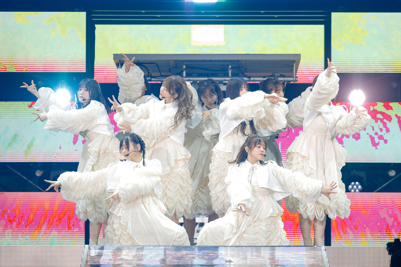全国ツアーでパフォーマンスする櫻坂46（撮影・上山陽介氏）