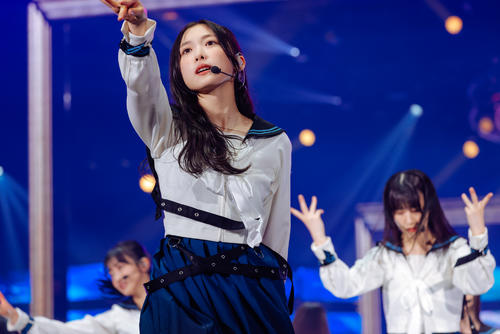 櫻坂46 「Start Over!」歌唱衣装　藤吉夏鈴 櫻坂46のライブで新曲「Start over！」を披露する藤吉夏鈴 - スポニチ