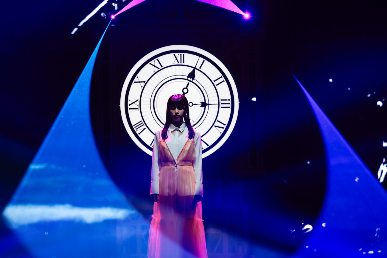 全国ツアーでパフォーマンスする櫻坂46（撮影・上山陽介氏）