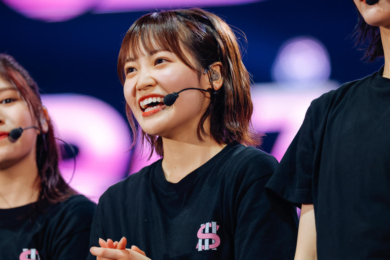 全国ツアーであいさつする櫻坂46松田里奈（撮影・上山陽介氏）