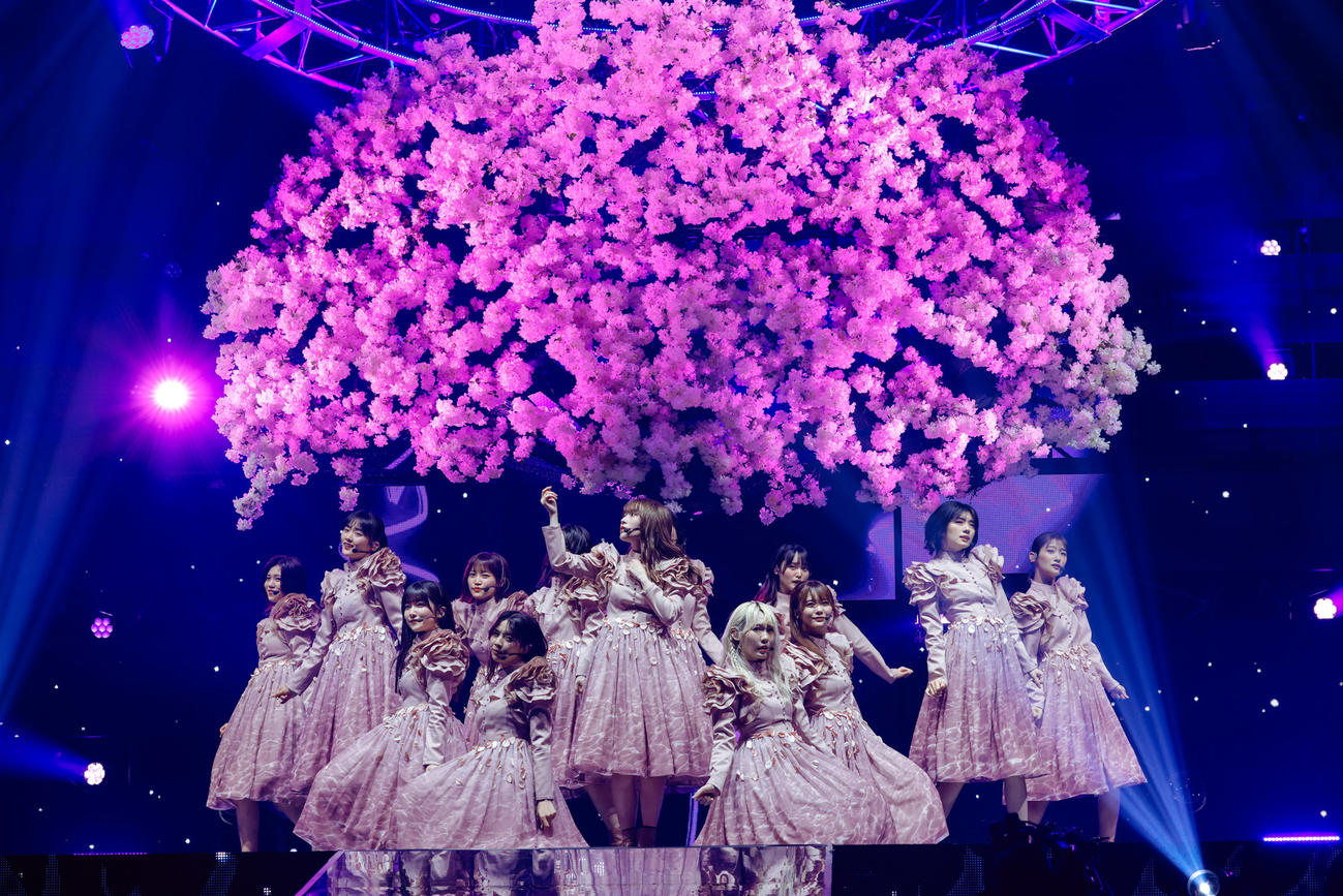 全国ツアーでパフォーマンスする櫻坂46（撮影・上山陽介氏）