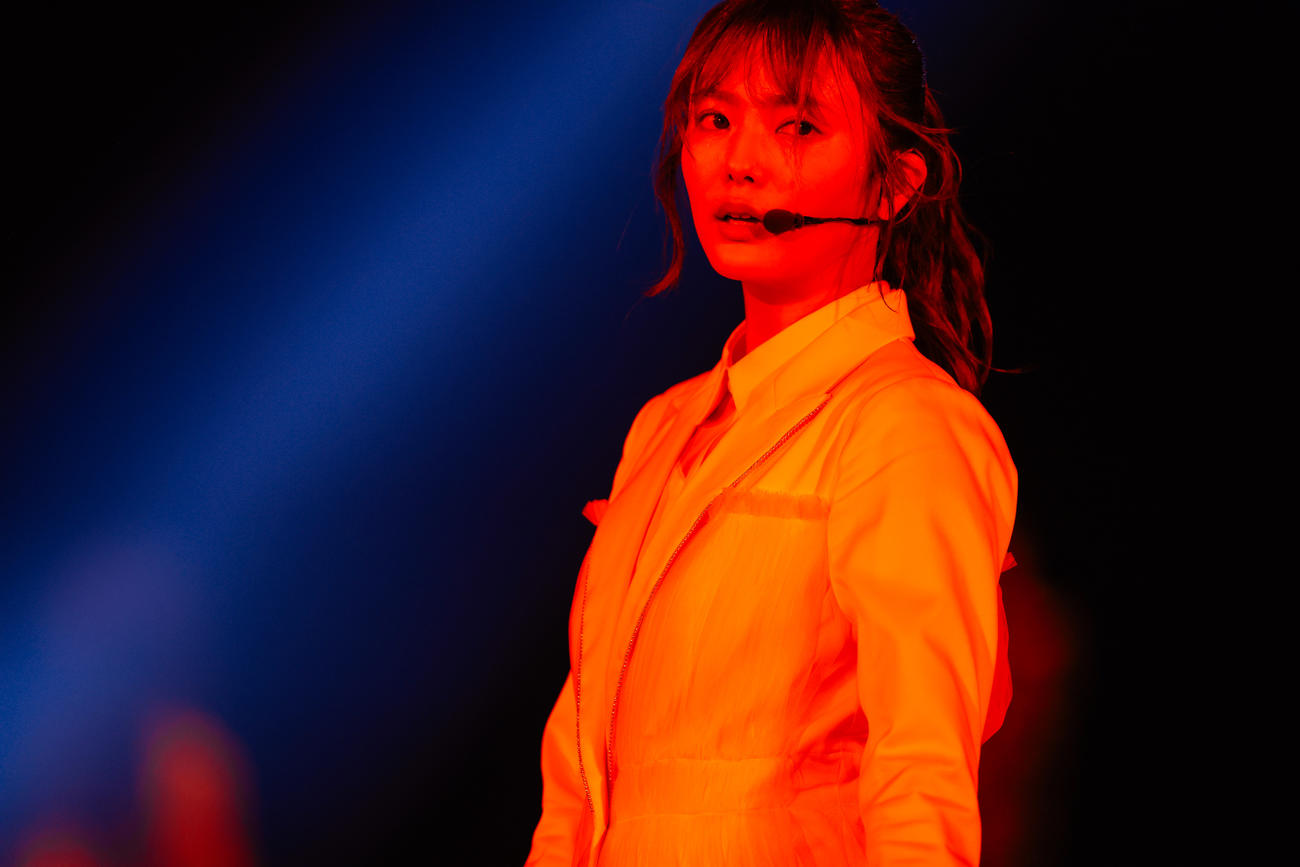 全国ツアーでパフォーマンスする櫻坂46田村保乃（撮影・上山陽介氏）