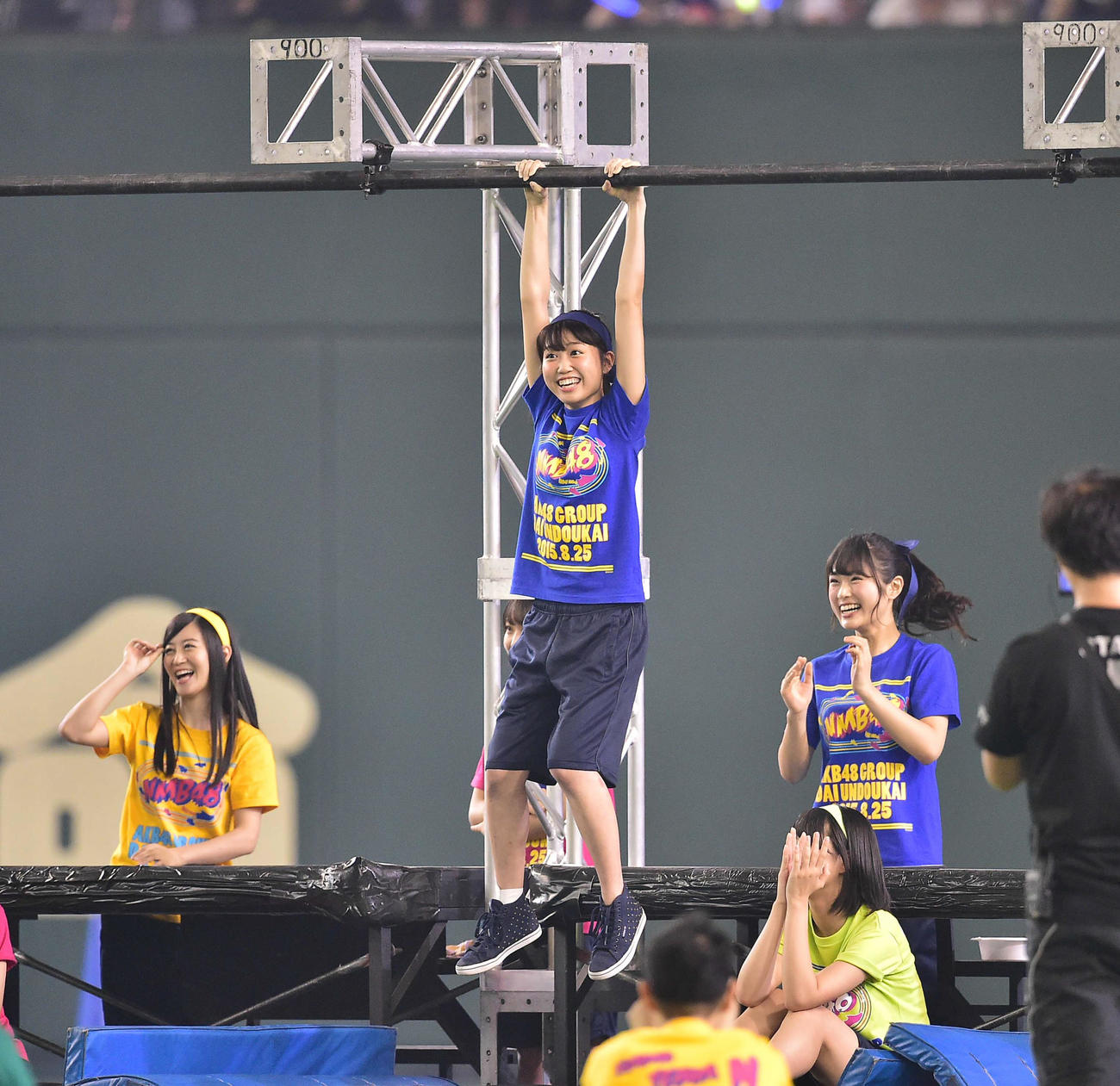 15年8月、「第1回AKB48グループ対抗大運動会」のぶらさがり耐久バトルを制したNMB48の日下このみ