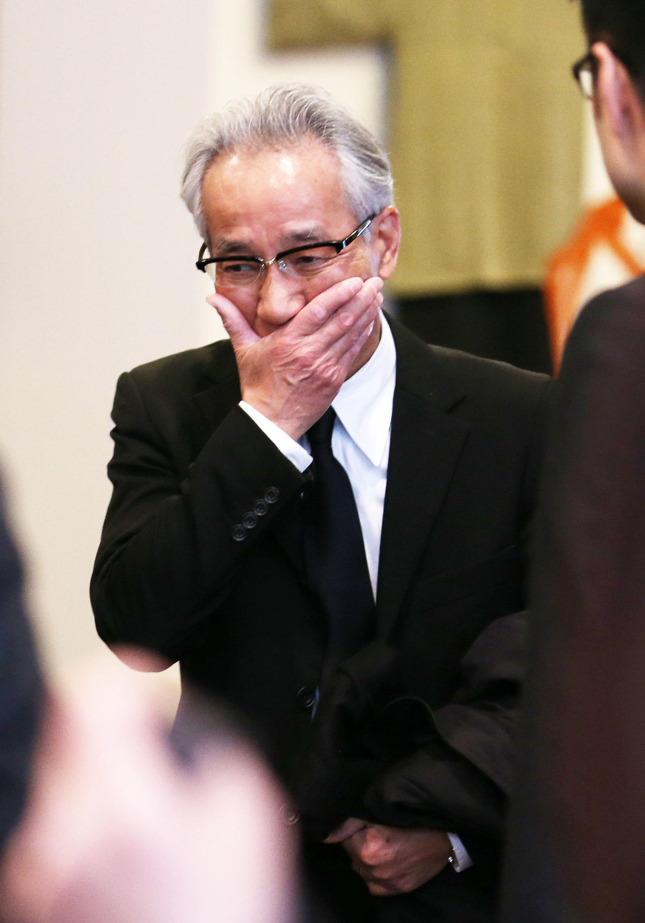 15年3月、桂米朝さん告別式に参列した上岡龍太郎さん