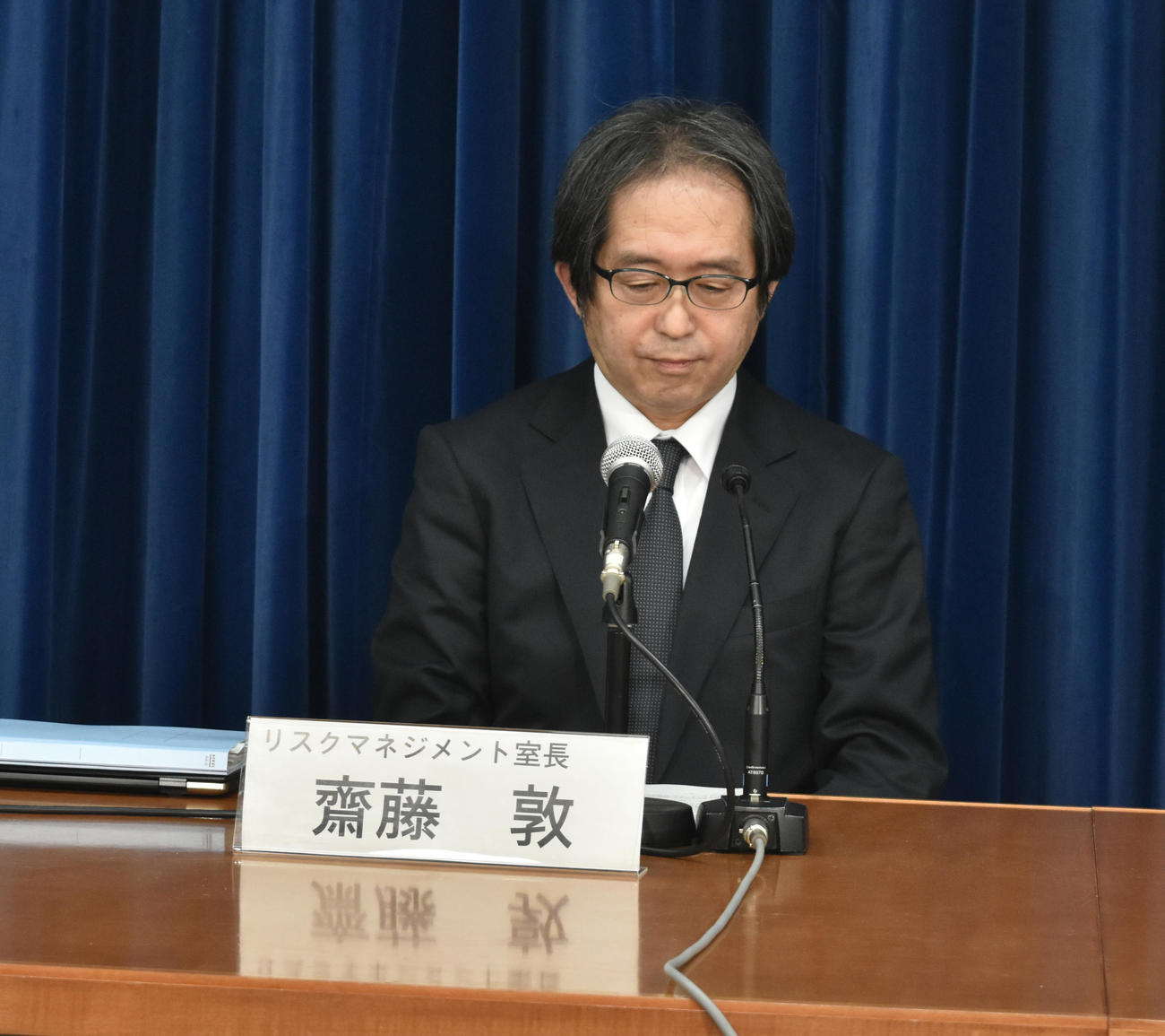 NHK放送文化研究所における世論調査対象者資料の紛失についての会見に出席したNHK齋藤敦リスクマネジメント室長