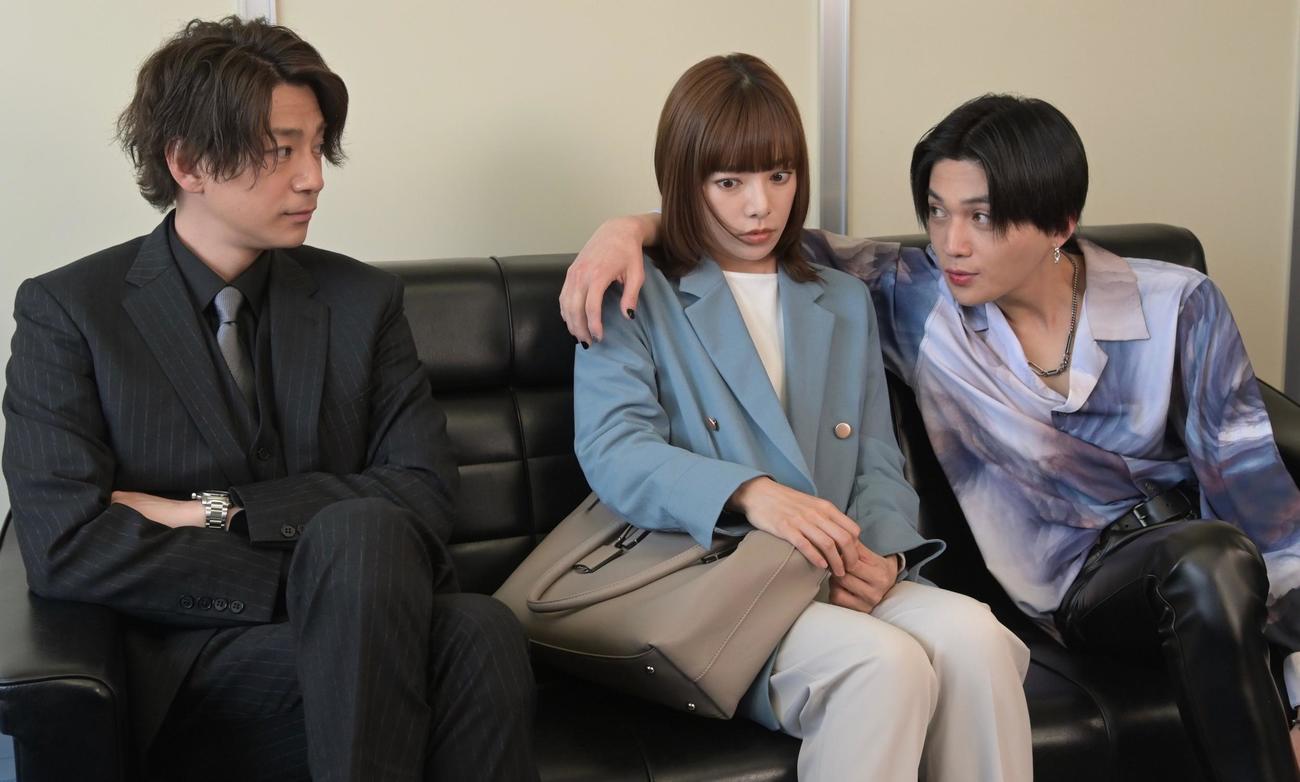 「ホスト相続しちゃいました」に出演する、左から三浦翔平、桜井ユキ、FANTASTICS八木勇征（C）カンテレ