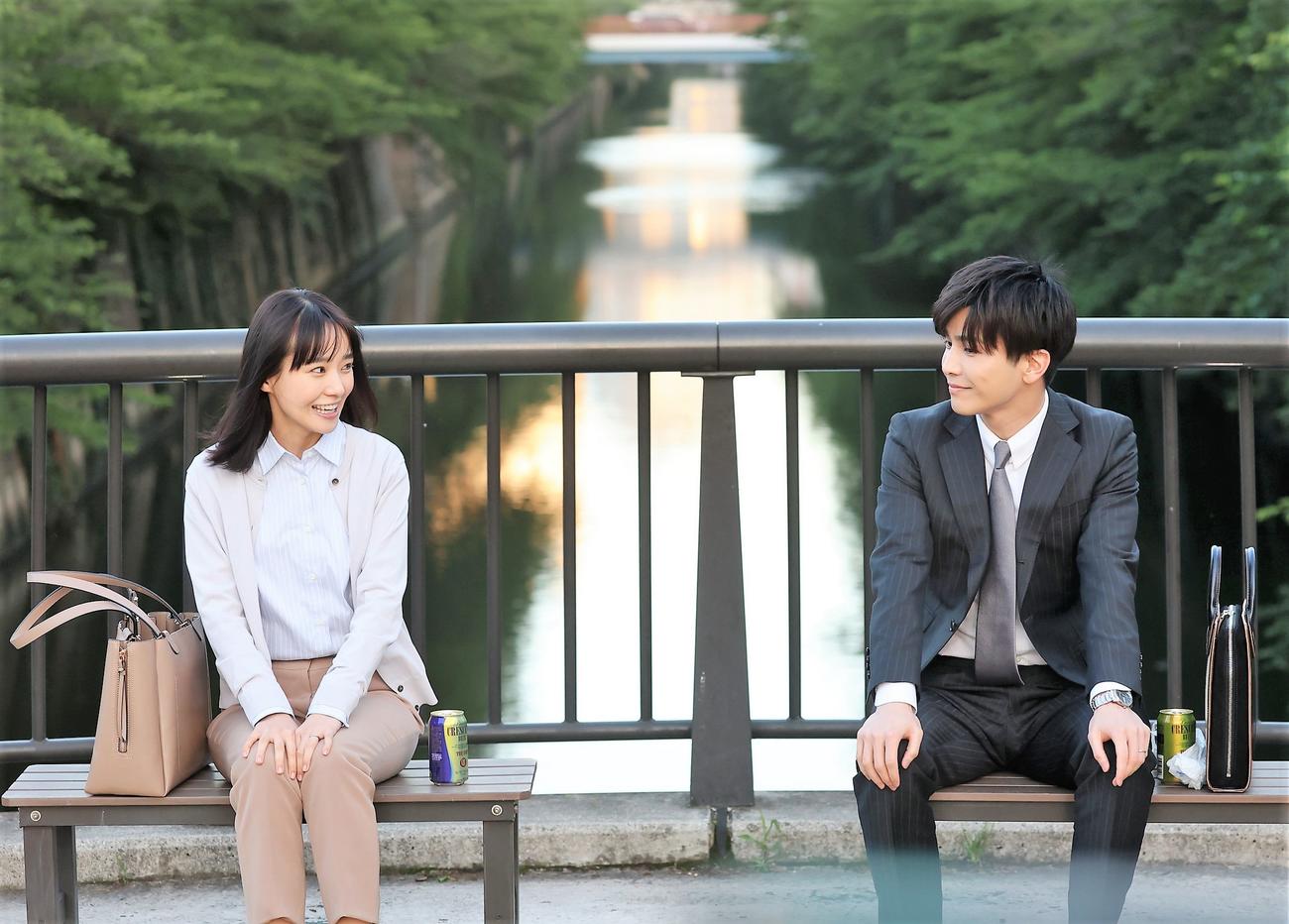 「あなたがしてくれなくても」に出演する奈緒、岩田剛典（C）フジテレビ
