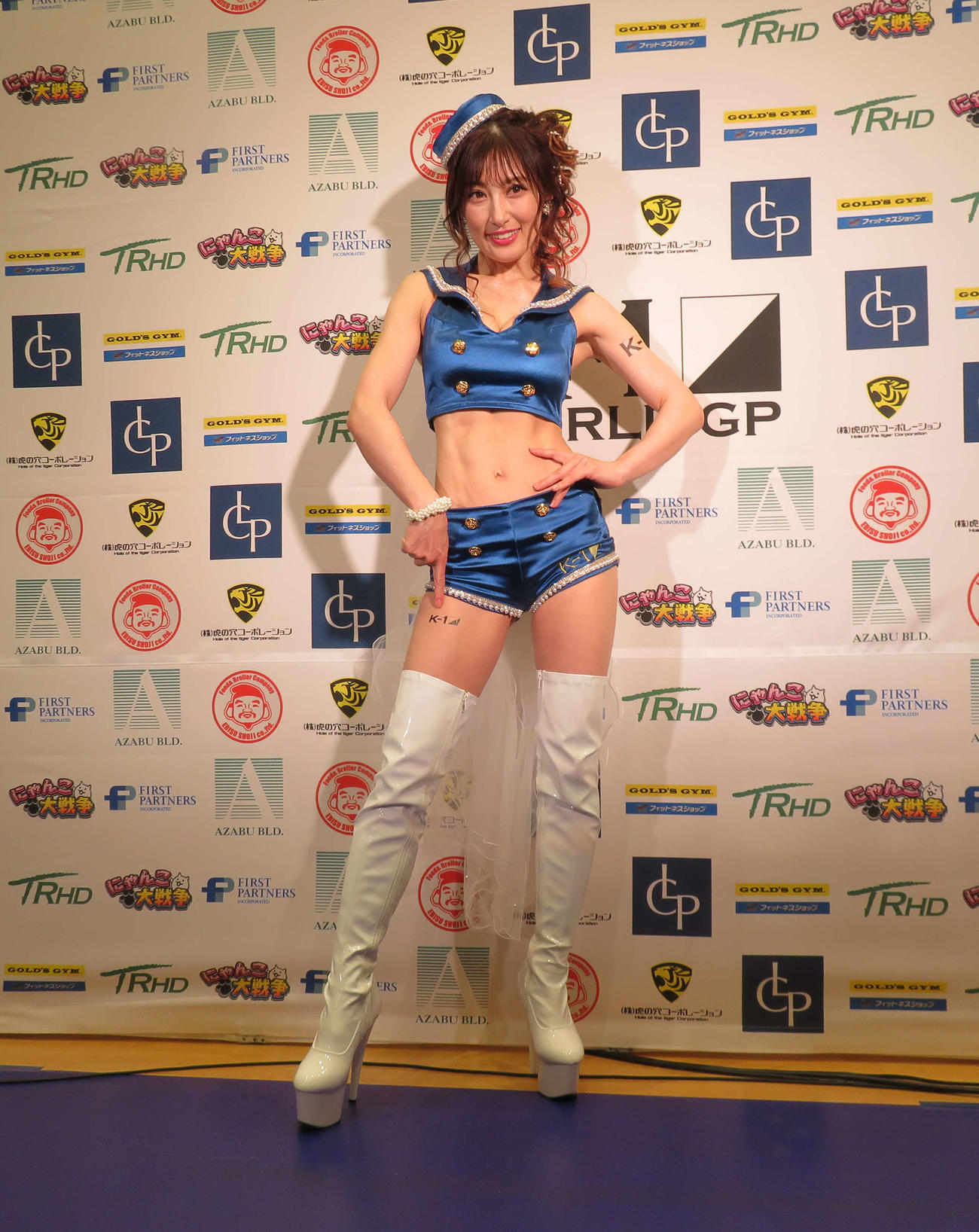 横浜武道館で開催されたK－1横浜大会でスペシャルラウンドガールを担当した熊田曜子。太ももにはK－1のロゴマークも貼り付けK－1愛を表現した