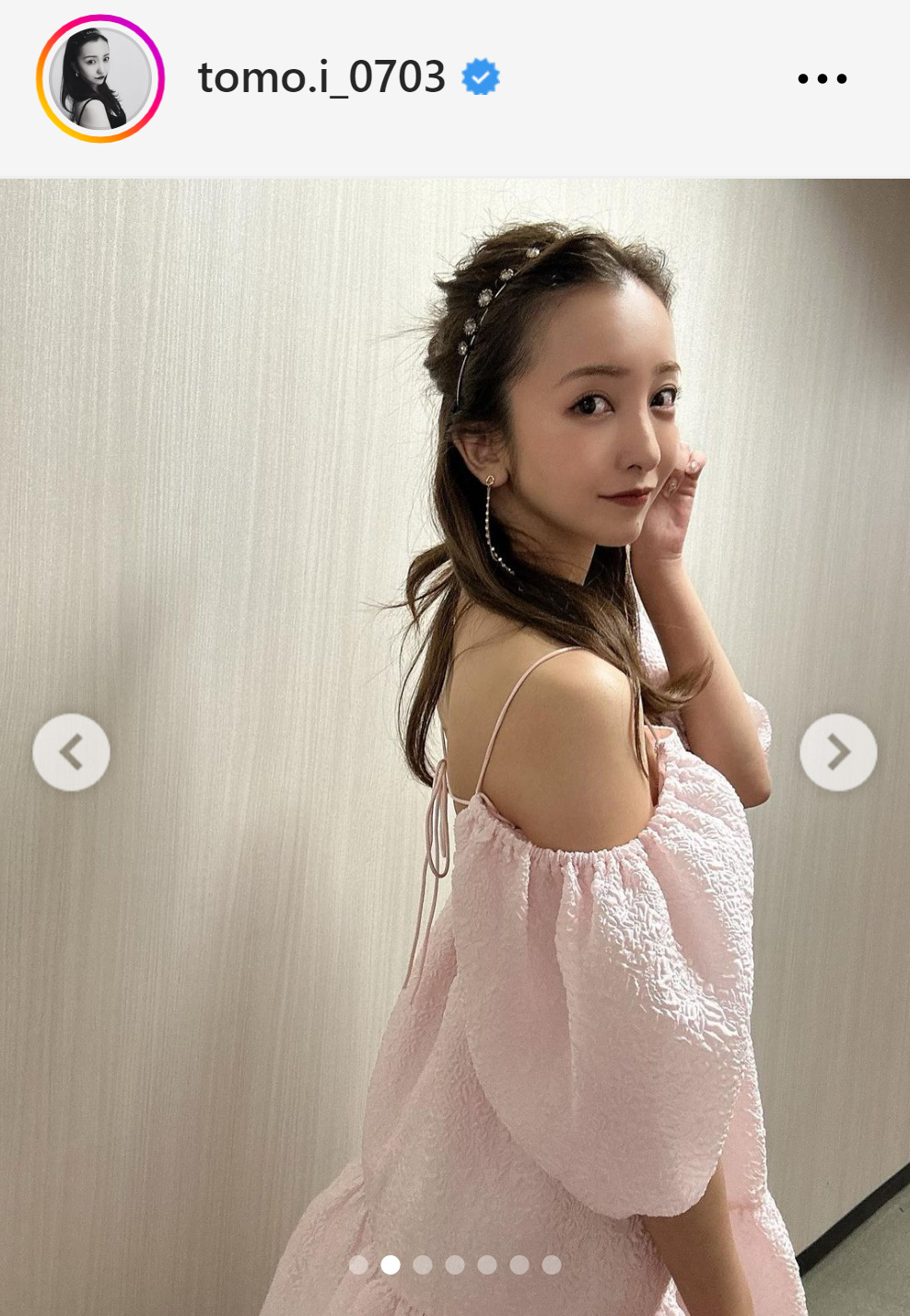 ピンク色のミニドレス姿の板野友美（板野友美のインスタグラムから）