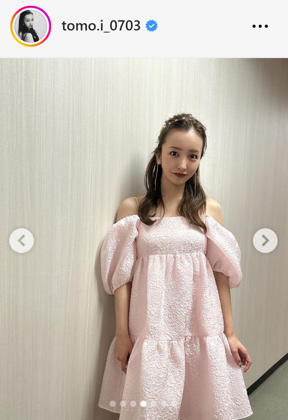 ピンク色のミニドレス姿の板野友美（板野友美のインスタグラムから）