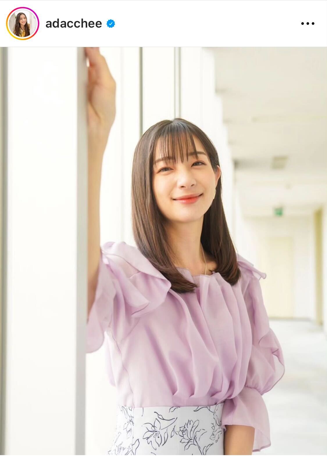 足立梨花はストレートヘアの清楚な姿（足立梨花のインスタグラムから）
