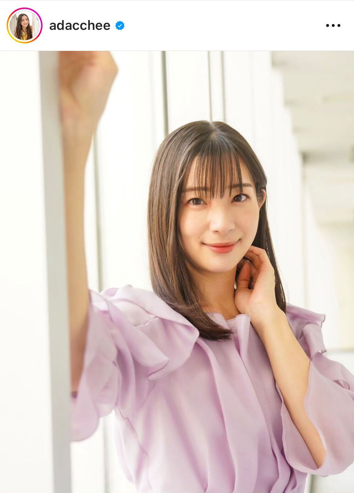 足立梨花はストレートヘアの清楚な姿（足立梨花のインスタグラムから）