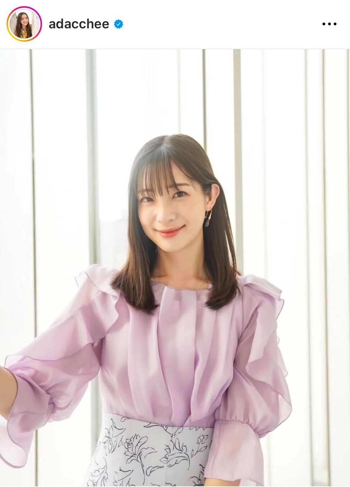 足立梨花はストレートヘアの清楚な姿（足立梨花のインスタグラムから）