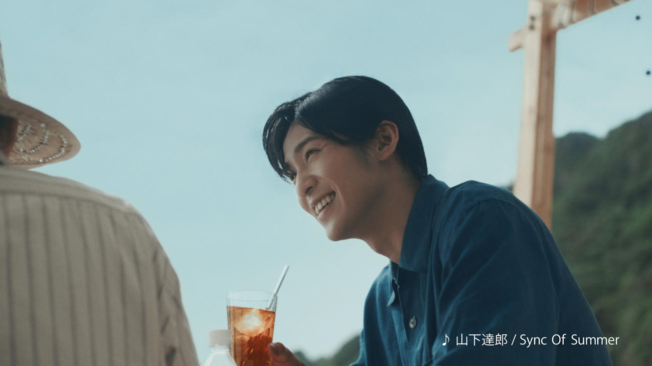 「午後の紅茶」の新CMに出演するSnow Man目黒蓮