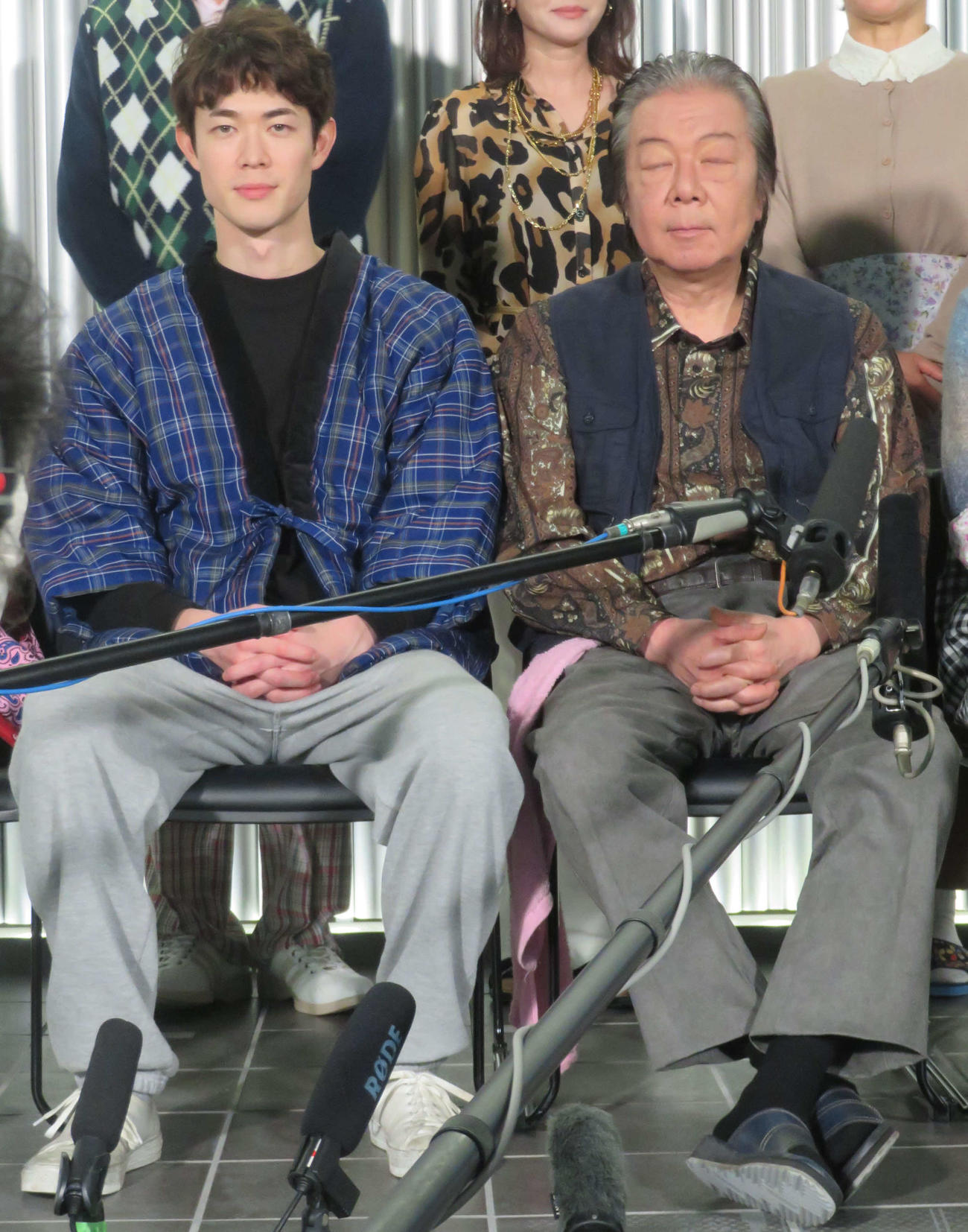 舞台「パラサイト」合同取材会に参加した宮沢氷魚（左）と古田新太（撮影・村上幸将）