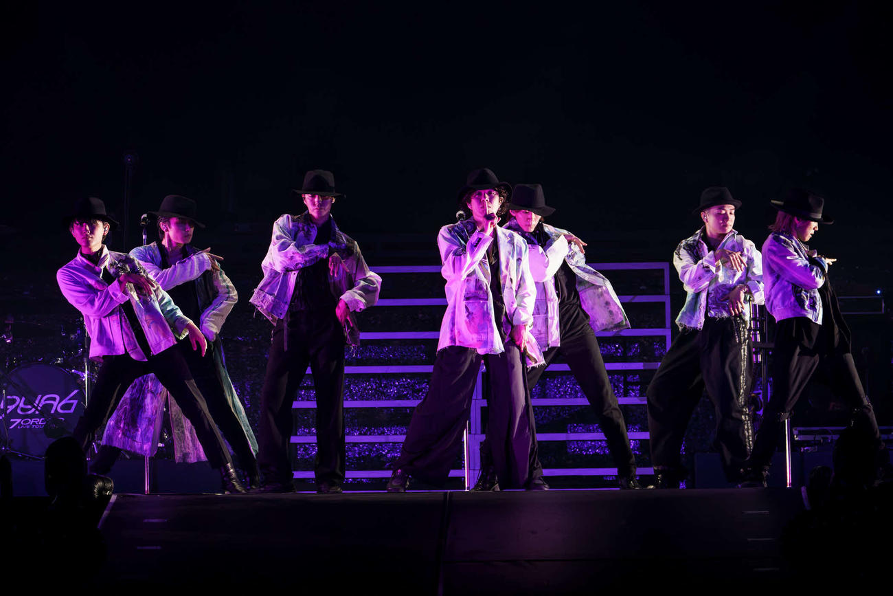 全国アリーナツアー千秋楽公演を行った、左から萩谷慧悟、阿部顕嵐、森田美勇人、真田佑馬、長妻怜央、諸星翔希、安井謙太郎（gaku maeda氏、ryu kasai氏撮影）