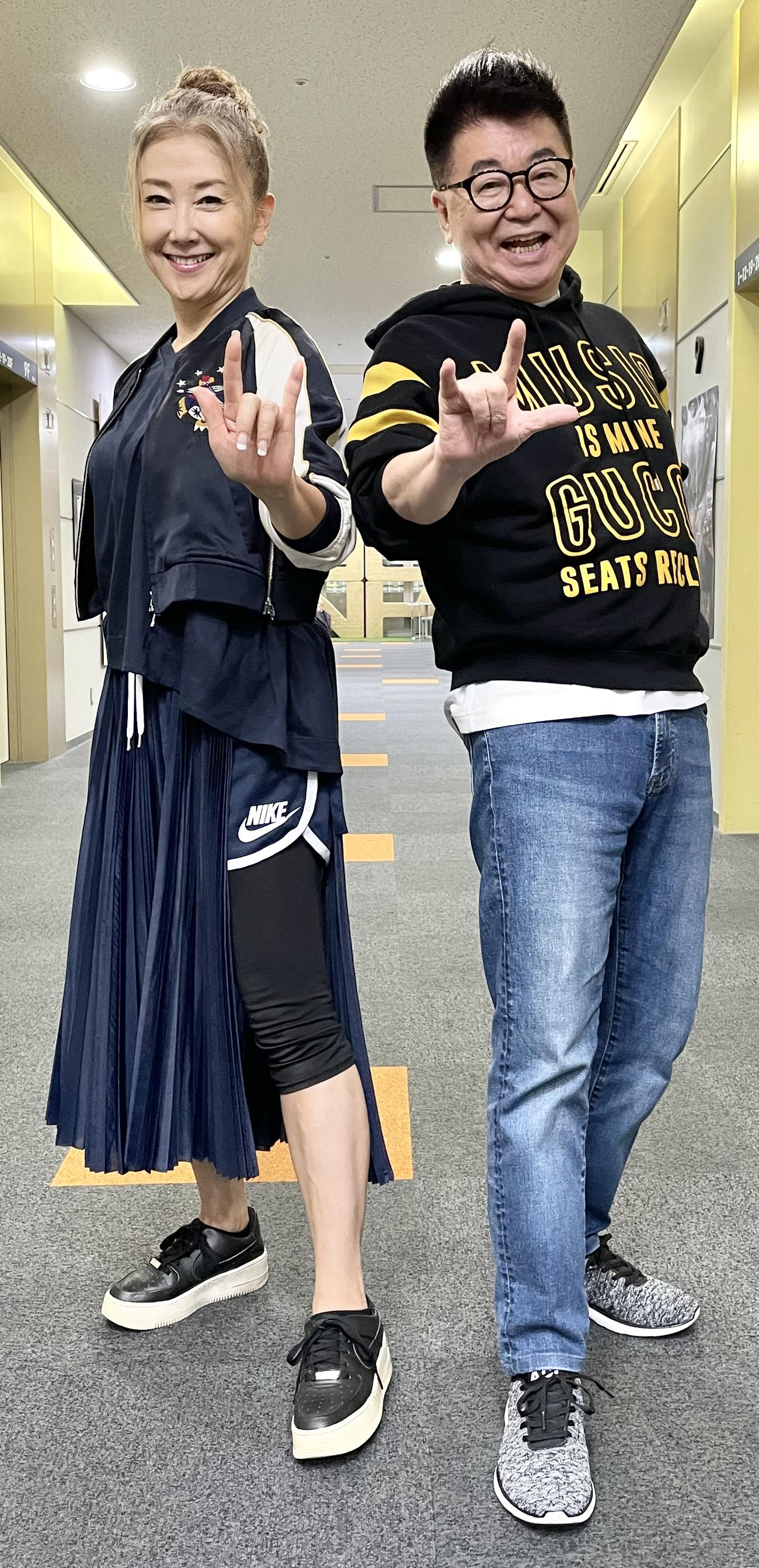 東ちづる（左）と生島ヒロシ