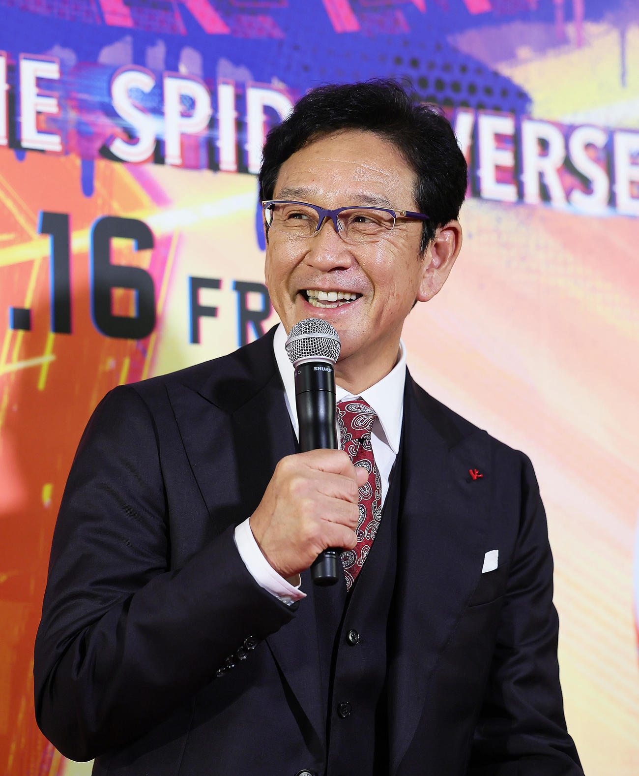 レッドカーペットイベントに登場し、笑顔を見せる侍ジャパン前監督の栗山氏（撮影・足立雅史）