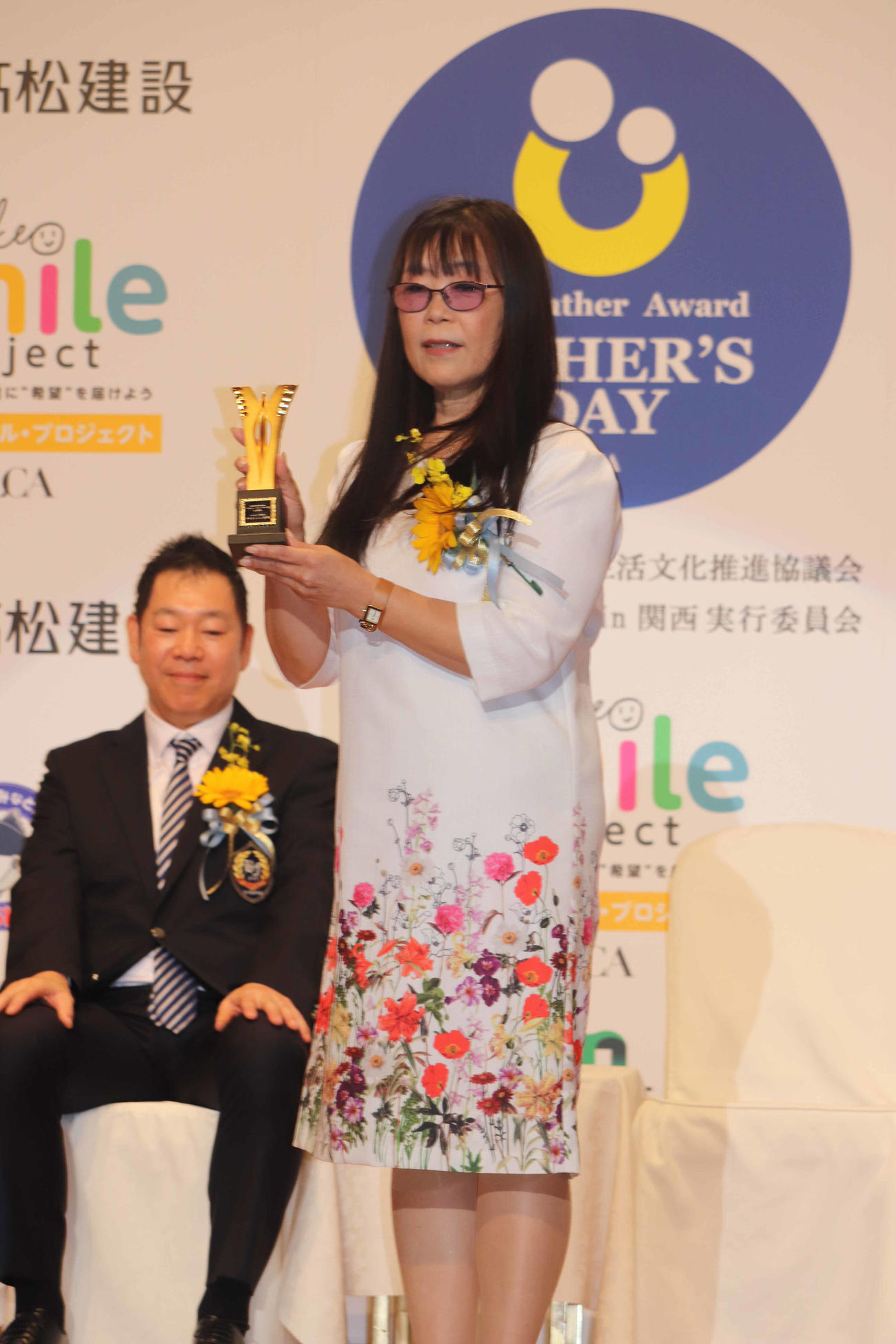 受賞したダルビッシュ有の母郁代さん（撮影・竹本穂乃加）