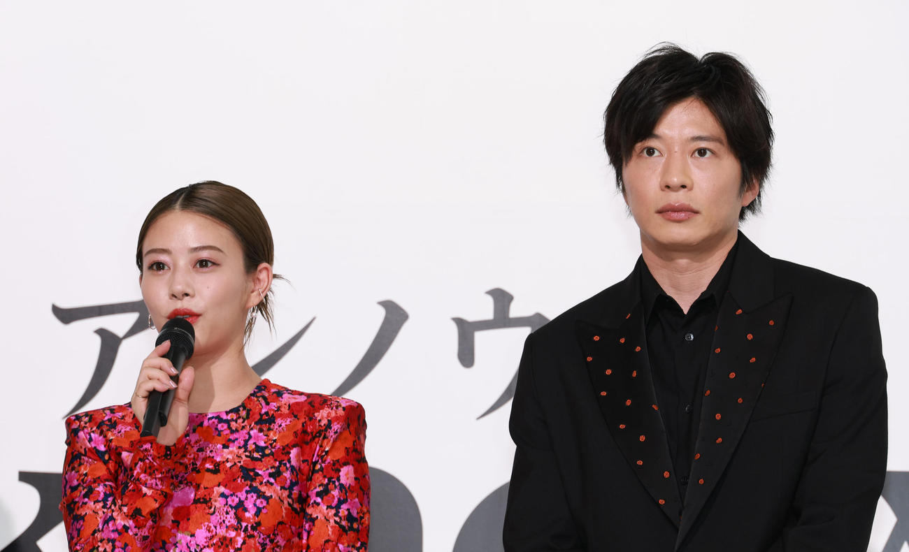 テレ朝系ドラマ「unknown」主演の高畑充希（左）と田中圭（2023年4月撮影）